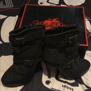 Apple bottoms heels size 6